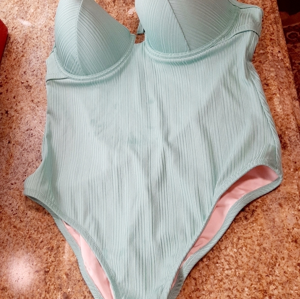 EUC SHADE & SHORE SWIMSUIT